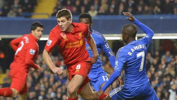Steven Gerrard im roten Liverpool-Trikot während eines Fußballspiels.