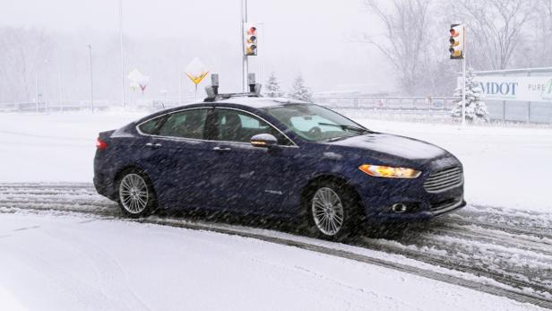 Selbst fahrende Autos im Schnee getestet