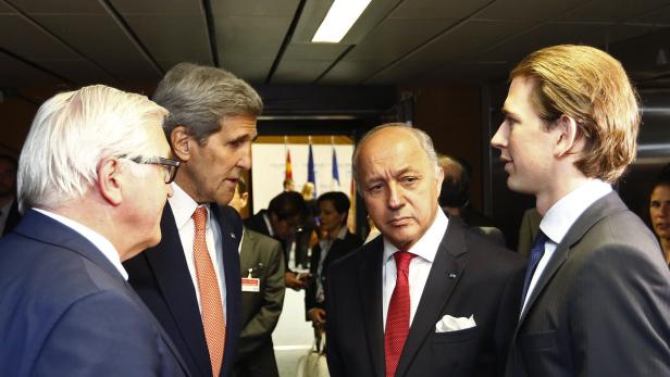 Der Gastgeber mit den Chef-Verhandlern: Außenminister Sebastian Kurz am Dienstag mit Frank Walter Steinmeier (D), John Kerry (USA) und Laurent Fabius (F).