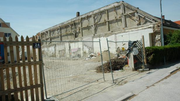 2009 führten die Bauarbeiten nebenan zu den Schäden im Haus.