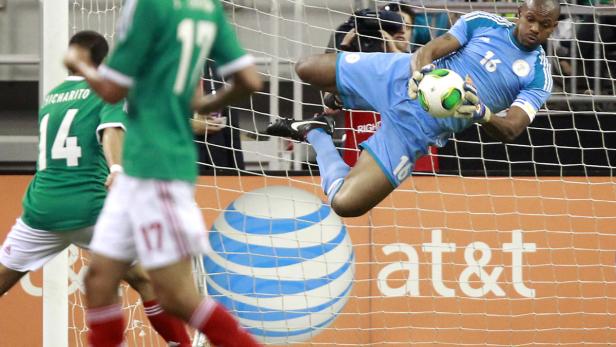 Austin Ejide stellte sich beim Eigentor extrem patschert an.