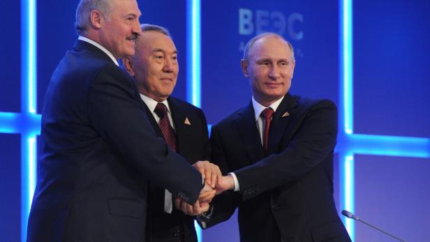 „Historischer Moment“: Putin gründete mit Chefs von Kasachstan, Weißrussland Eurasische Union