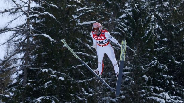 Stefan Kraft fliegt einer Medaille entgegen.