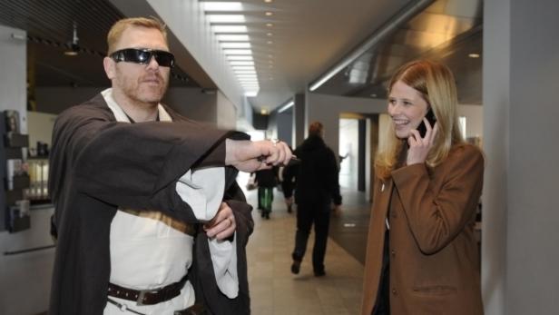 Gang an die Wahlurne im Jedi-Ritter-Outfit: Reykjaviks schräger Bürgermeister Jon Gnarr verstand es, seine Landsleute zu amüsieren.