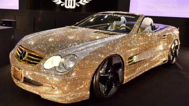 Der Luxury Crystal Benz im Tokyo Auto Salon