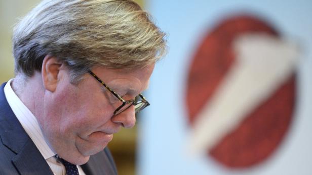 Willibald Cernko nimmt den Hut