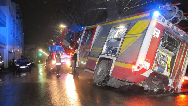 Die Grazer Berufsfeuerwehr wurde am Freitag, um 05.13 Uhr zu einem Wasserrohrbruch in die Körösistraße alarmiert.