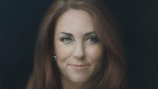 Ein Porträt von Catherine, Princess of Wales, mit einem sanften Lächeln.