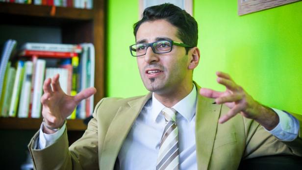 „Viele Vertreter der Muslime stehen für ein rückwärtsgerichtetes Weltbild“: Efgani Dönmez