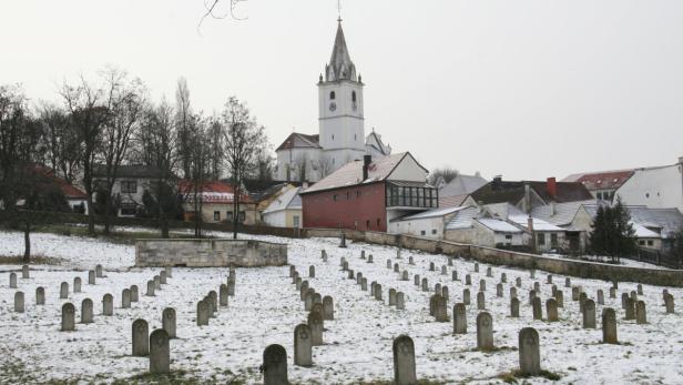 Der jüdische Friedhof in Mattersburg soll heuer noch saniert werden. Das Geld stellt der Bund bereit, die Stadt hat sich verpflichtet, die Pflege für 20 Jahre zu übernehmen.