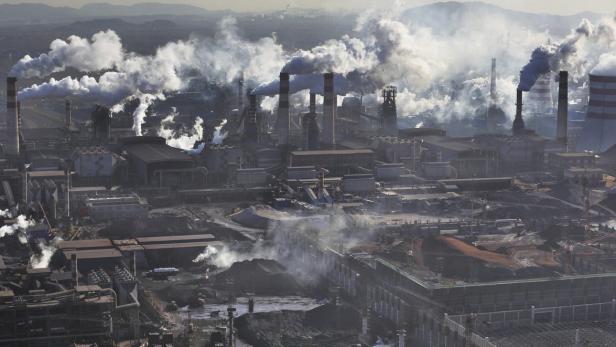 CHINA ENVIRONMENT China braucht ein ständiges Wachstum: Dieses Jahr sollen 100 Millionen neue Stellen geschaffen werden.