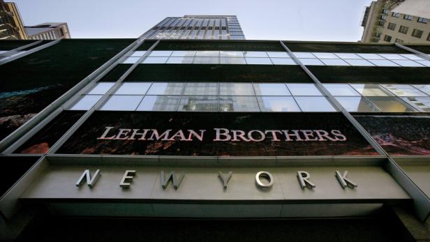 The Lehman Brothers headquarters in New York is seen September 10, 2008. Lehman Brothers Holdings Inc said it plans to sell a majority stake in its investment management unit and spin off commercial real estate assets, but failed to announce specific transactions and posted a third-quarter loss of $3.93 billion. REUTERS/Brendan McDermid (UNITED STATES)