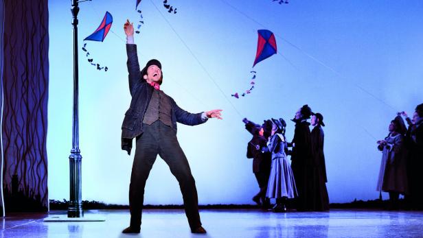 Vereinigte Bühnen Wien present
Disney's and Camer… David Boyd als Bert im Musical „Mary Poppins“ im Ronacher.