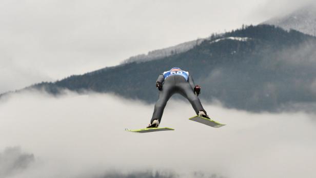 APA10857402 - 05012013 - BISCHOFSHOFEN - ÖSTERREICH: ZU APA-TEXT SI - Andreas Kofler (AUT)beim 1.Training im Rahmen der 61. Vierschanzentournee am Samstag, 5. Jänner 2013, auf der Paul Ausserleiter-Schanze in Bischofshofen APA-FOTO: BARBARA GINDL