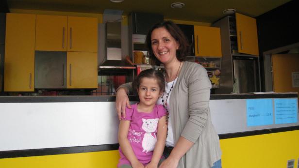Türöffnerin: Ayten Pacariz mit ihrer Tochter und dem Willen, anderen Frauen zu helfen