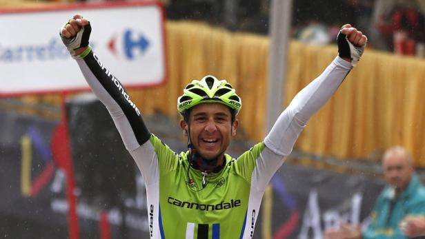 epa03856178 Italian rider Daniele Ratto of Cannondale celebrates as he crosses the finish line to win the 14th stage of the 2013 Vuelta a Espana cycling tour, 155,7 kms between Baga and Collada de la Gallina, Andorra, 07 September 2013. EPA/Javier Lizon