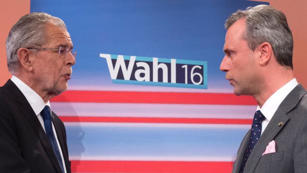 (FILES) This file photo taken on May 22, 2016 shows presidential candidates Alexander Van der Bellen (L) of Austrian Greens and Norbert Hofer (R) of Austrian Freedom party (FPOe) during a television discussion after the second round of the Austrian President elections at the Hofburg palace in Vienna. Austria&#039;s highest court on July 1 annulled May&#039;s presidential election result following a legal challenge from the far-right Freedom Party (FPOe), whose candidate lost by a narrow margin, citing irregularities / AFP PHOTO / JOE KLAMAR