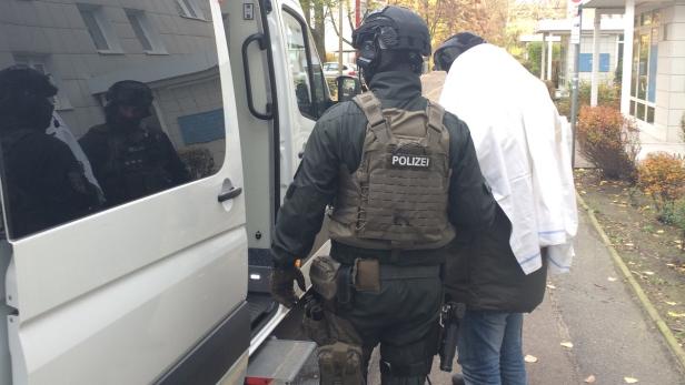 In Deutschland und Österreich wurden 13 Verdächtige festgenommen