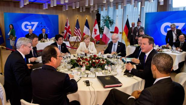 Angela Merkel, Herman Van Rompuy, Jose Manuel Barroso, David Cameron, Barack Obama, Francois Hollande, Stephen Harper, Matteo Renzi und Shinzo Abe