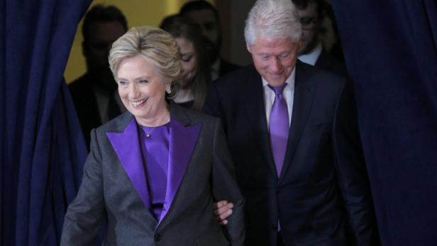 Die Clintons in Lila.