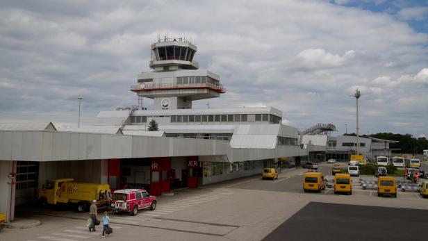 Auf dem blue danube airport in Linz-Hörsching (OÖ) wird der Flugverkehr weiter reduziert, der Standort verliert zunehmend an Attraktivität.
