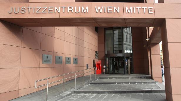 Das Justizzentrum Wien Mitte mit seinem markanten Eingangsbereich.