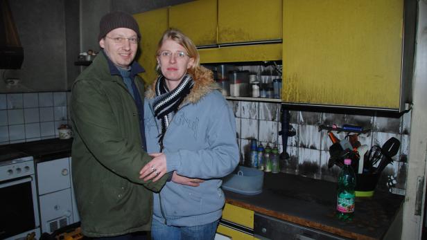 Ehepaar Johann und Nicole Höhsel: Die Renovierung seines Wohnhauses liegt erst sechs Monate zurück, jetzt muss es von vorne beginnen.