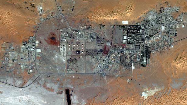 This Oct. 8, 2012 satellite image provided by DigitalGlobe shows the Amenas Gas Field in Algeria, which is jointly operated by BP and Norway&#039;s Statoil and Algeria&#039;s Sonatrach. Algerian special forces launched a rescue operation Thursday at the plant in the Sahara Desert and freed foreign hostages held by al-Qaida-linked militants, but estimates for the number of dead varied wildly from four to dozens. (Foto:DigitalGlobe/AP/dapd)