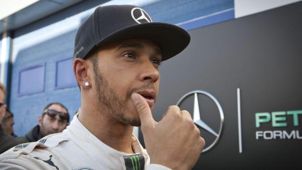 Lewis Hamilton und sein Mercedes-Kollege Nico Rosberg spulten 2.200 Testkilometer ab.