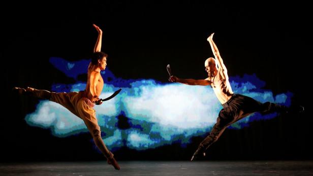 Tanz aus „Tausendundeiner Nacht“: Die Tänzer machen gute Figur, die Erzählstruktur aber nimmt jegliche Spannung