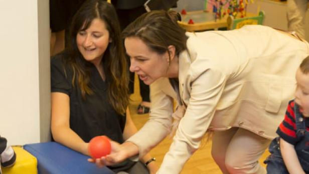 Karmasin in einer Pariser Krippe: So früh Kinder abzugeben, lehnt sie ab.