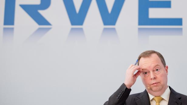 Auch Peter Terium, Boss der DAX-gelisteten Firma RWE AG, hat beim Reden am Podium so seine Schwierigkeiten
