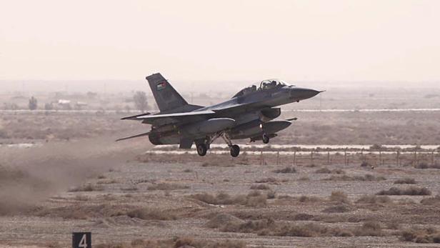 Ein Militärjet auf einer jordanischen Flugbasis.