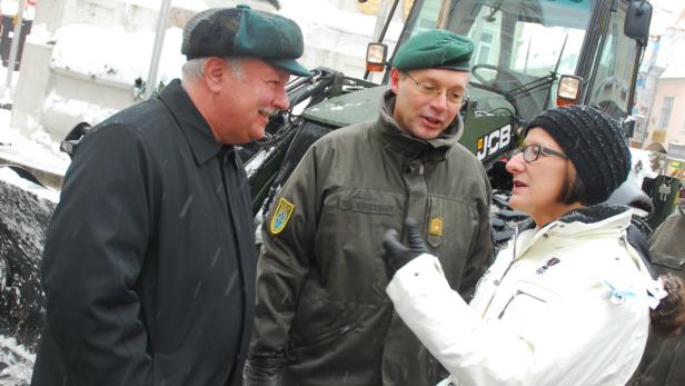 „Applaus für Soldaten“: Mikl-Leitner im Gespräch mit Bürgermeister Staska und Brigadier Striedinger