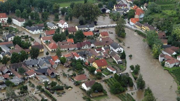 Der gesamte Ort Zöbing stand 2002 tagelang unter Wasser