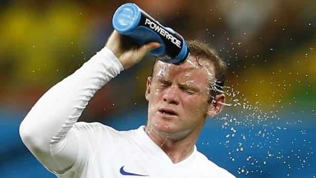 Wayne Rooney im Kampf gegen die Hitze.