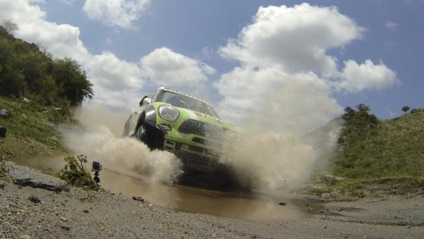 22 Jahre nach seinem ersten Dakar-Sieg gewinnt Stephane Peterhansel die Extrem-Rallye zum elften Mal.