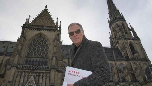 „Lauter als Fluglärm“: Architekt Wolfgang Lassy fühlt sich vom Glockenschlag des Linzer Doms in seiner Nachtruhe gestört
