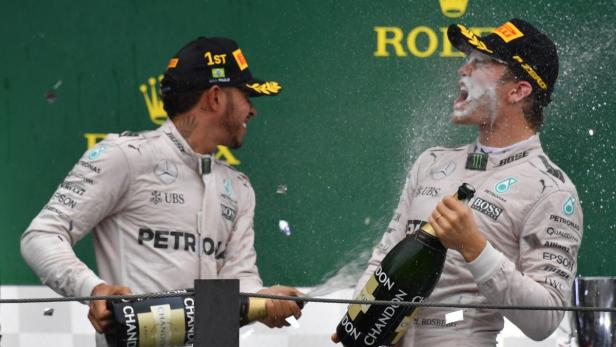 Wer wird am Ende den Champagner schlucken, Lewis Hamilton oder Nico Rosberg?
