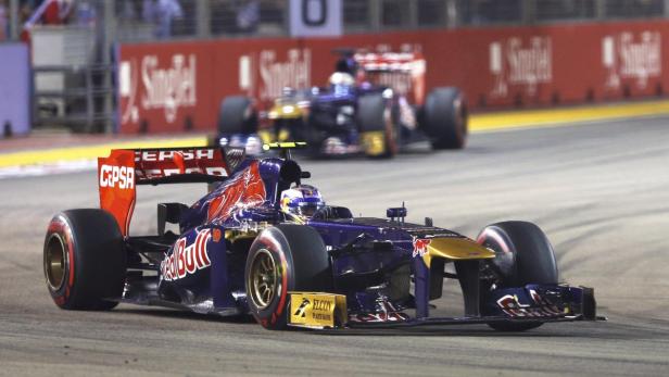 Toro Rosso Formula One driver Ricciardo leads team