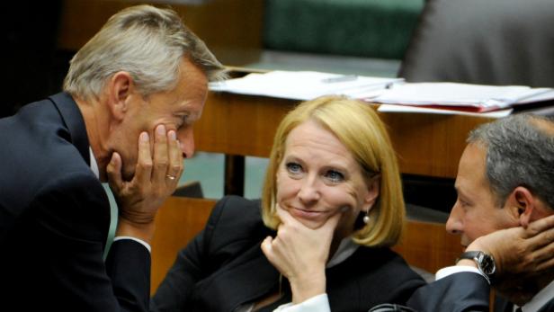 SONDERSITZUNG DES NATIONALRATES: BURES / LOPATKA /
