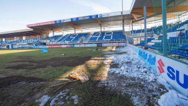Schlachtfeld: Grödigs Stadion sieht aus, als wären Elefanten für die Schneeräumung verantwortlich gewesen.