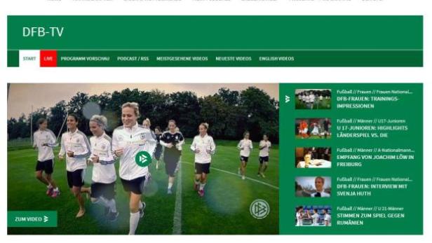 Die deutsche Fußballnationalmannschaft der Frauen beim Training auf dem Rasen.