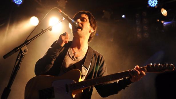 epa02590495 Conor Oberst, vocalist of US band Bright Eyes performs onstage at the Lido in Berlin, Germany, 18 February 2011. The band presented its new album, entitled The People&#039;s Key. EPA/BRITTA PEDERSEN