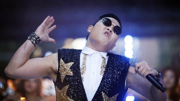 South Korean rapper Psy performs his hit &quot;Gangnam Style&quot; during a morning television appearance in central Sydney in this October 17, 2012 file photo. Psy&#039;s quirky viral hit &quot;Gangnam Style&quot; took the prize for top song on January 16, 2013 at the 27th annual Golden Disk Awards in the Malaysian capital of Kuala Lumpur, a Korean pop event dubbed the &quot;Korean Grammys.&quot; REUTERS/Tim Wimborne/Files (AUSTRALIA - Tags: ENTERTAINMENT)