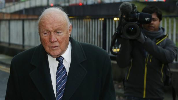 British broadcaster Stuart Hall arrives at Preston Magistrates Court in Preston, northern England, January 7, 2013. The 82-year-old is facing charges of indecent assault following complaints to police about alleged incidents involving three girls. He has said, through his solicitor, that he is innocent and denies the allegations. REUTERS/Phil Noble (BRITAIN - Tags: CRIME LAW ENTERTAINMENT)