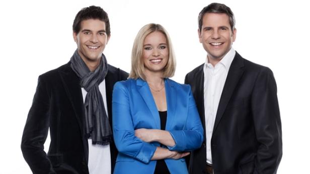 Norbert Oberhauser, Corinna Milborn und Thomas Mohr, das Moderatoren-Team von Guten Abend Österreich. (c: puls 4/frank)