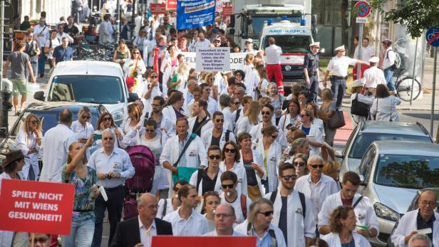 Ärzteprotest in Wien im September gegen neue Arbeitszeitregelungen.