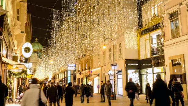 Durchschnittlich bleibt ein Tourist aus dem Ausland 2,28 Tage in Wien. Neben Sehenswürdigkeiten steht natürlich auch Shoppen auf dem Programm. Viele erkennen erst am Sonntag, dass das hier nicht geht