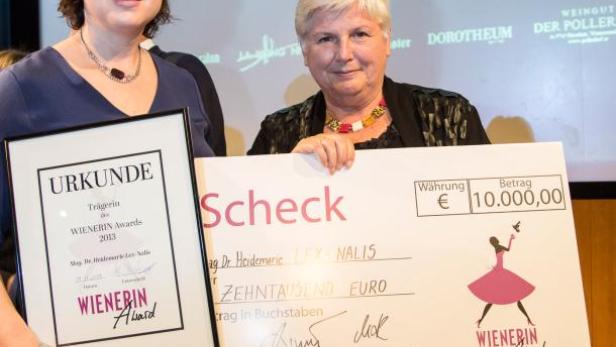Sylvia Margret Steinitz mit Heide Lex-Nalis im Rahmen des Mitte November 2013 vergebenen Wienerin Award. (c: wienerin - hammerschmid)
